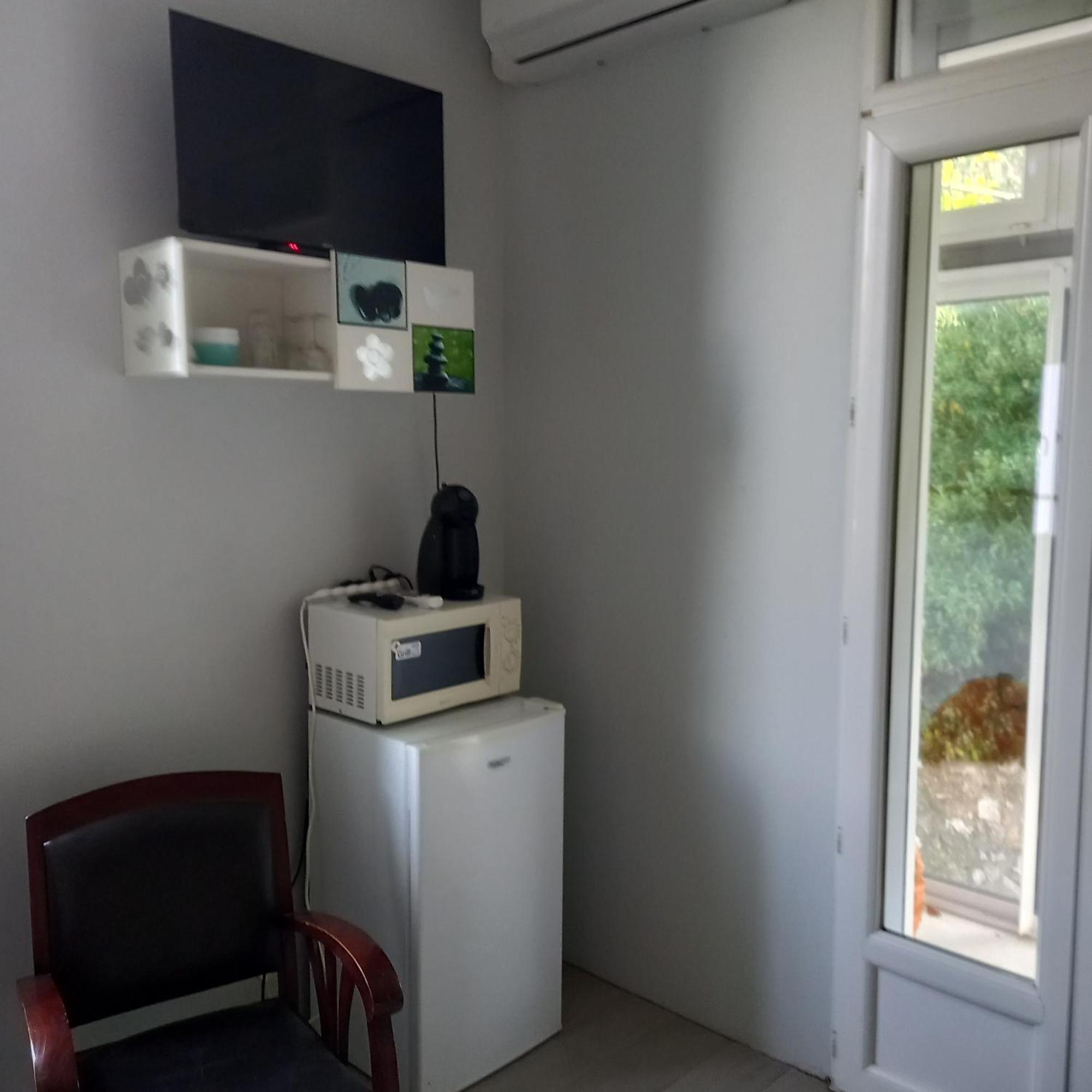 Petit Studio Parmi Les Pins Et Les Cypres مارسيليا المظهر الخارجي الصورة